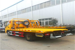 新邵附近拖车救援搭电